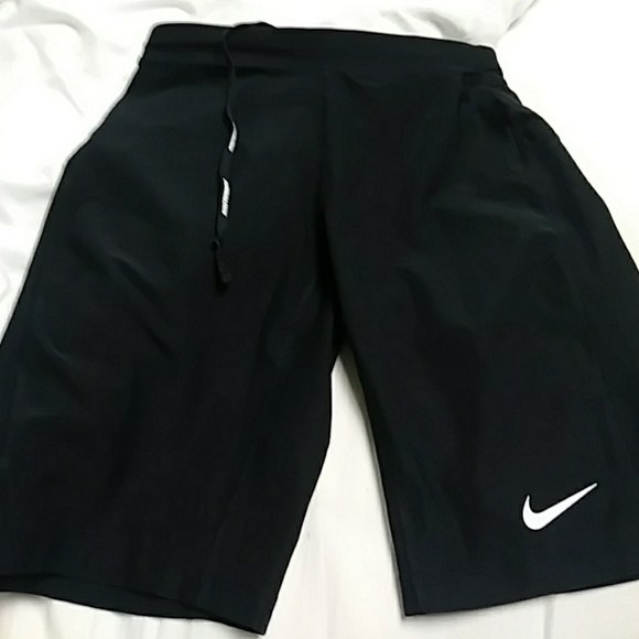 nike compression shorts pocket